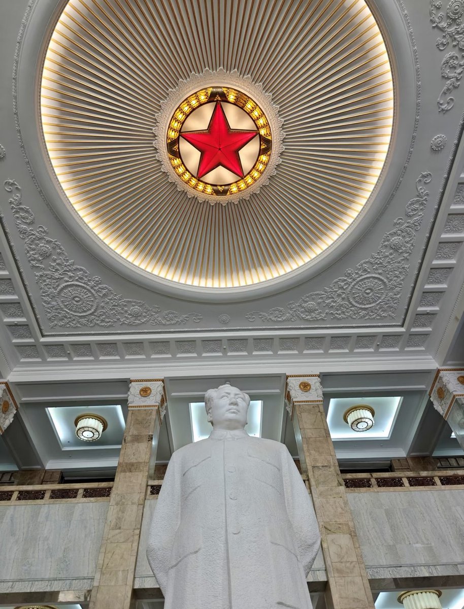 JEAN84812676's tweet photo. 他曾说，星星之火，可以燎原。
如今这盛世，如您所愿。
致敬伟人，传承信仰。
最好的爱国教育，就是带孩子去看看来时路。 https://t.co/0LK8ZMpyoR