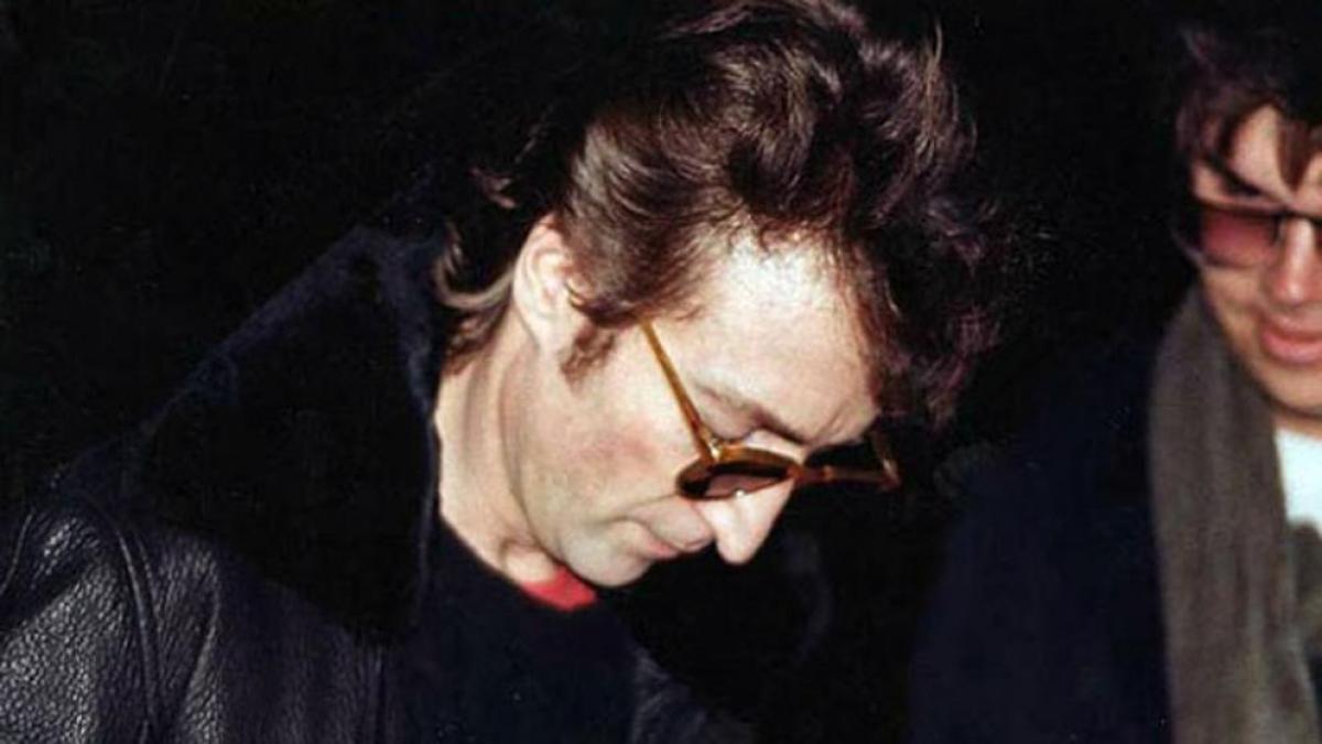 historyrock_'s tweet photo. The story of John Lennon’s death took place on the night of December 8, 1980, in New York. 

Around 10:50 p.m., Lennon and Yoko returned by limousine to the Dakota building, where they lived. They decided to get out on 72nd Street and walk to the entrance.

A 25-year-old man, whose name need not be mentioned, had been waiting there all day and approached them. Hours earlier, Lennon had kindly signed his copy of the album Double Fantasy.

As Lennon and Yoko passed him, the young man pulled out a .38-caliber Charter Arms revolver and fired five shots at close range. Four bullets struck Lennon in the back and shoulder.

Lennon managed to stagger up the building’s steps, saying he had been shot, and collapsed to the ground. The doorman covered him with his jacket while Yoko Ono screamed in horror. The police rushed him to Roosevelt Hospital, where doctors tried to save him by opening his chest and performing CPR, but he had lost too much blood and a bullet had pierced his aorta. He was pronounced dead at 11:15 p.m.

The young man did not try to flee. He remained at the scene reading J.D. Salinger’s The Catcher in the Rye until the police arrived. His motives were a mix of obsession with the Beatles, resentment over past statements by Lennon, such as claiming they were more popular than Jesus, and a sick desire for fame. He was arrested immediately and later sentenced to life in prison.

The news shocked the entire world. Yoko Ono asked that there be no funeral and that people honor John by loving and praying for humanity. Thousands of fans gathered in front of the Dakota and in Central Park. Lennon was cremated, and his ashes were secretly scattered by Yoko. It was an absurd and tragic end for a musical genius who was in the midst of a creative resurgence.