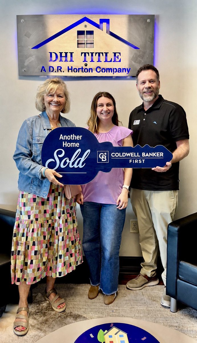 danielmstephens's tweet photo. Closed Today – 7104 Raquel Circle in Wilson Cove, Huntsville, AL! 🎉🔑

Today was a special one. Estelle and Daniel had the privilege of helping Tara purchase her very first home, a beautiful new construction home by DR Horton in Wilson Cove. https://t.co/KkSmZJkrKV