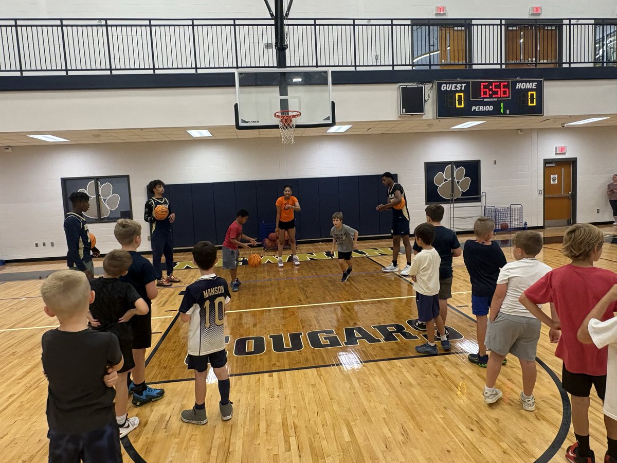 NewnanHoops's tweet photo. Youth camp was a major success! Thank you to all our young campers and the boys and girls players that helped out. We are growing the game and enjoying competition in Coweta County. Learn, compete, grow and have FUN. Go Cougars! 🏀⭐️
 #NewnanHoopsFamily #CougarMentality https://t.co/d7oUPgxtMK