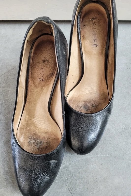 wws99X's tweet photo. I would have loved to have been the co-worker of the businesslady who wore these #wellworn #workheels to the office every day!

listing: https://t.co/jCDj4dpiTC
#wornheelsforsale #wellwornheels #sweatyheels #shoeworship #toeprints #footfetish #shoesniffer #dirtyinsoles https://t.co/u9MfAufxOc