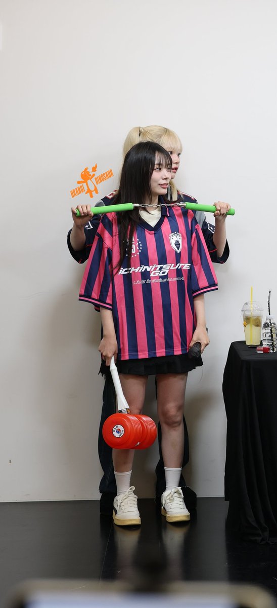 HunterReichard's tweet photo. QWER Minirecord Fansign 260509
#qwer #qwerband #chodan #siyeon https://t.co/4xw2MDi0Uz