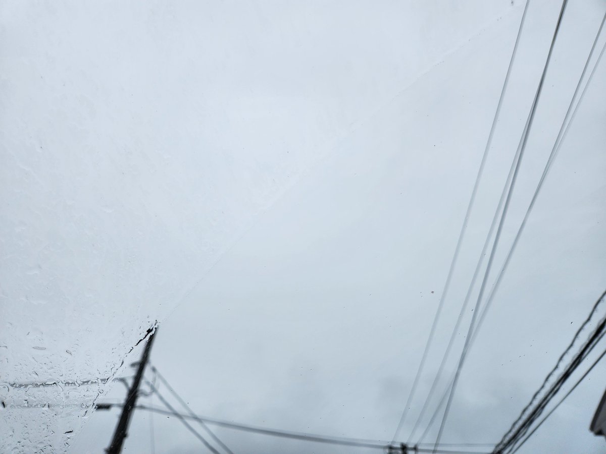 Awashina0105's tweet photo. @goodjog_hfm おはようございます！
7時50分現在の府中町の空の様子です。
霧雨が降っていますね～
今日は取引先の人が会社に来ているので、気合いをいれて頑張ります🫡
#hfm
#goodjog
#ジョグ天 https://t.co/nhVHZZFmnd
