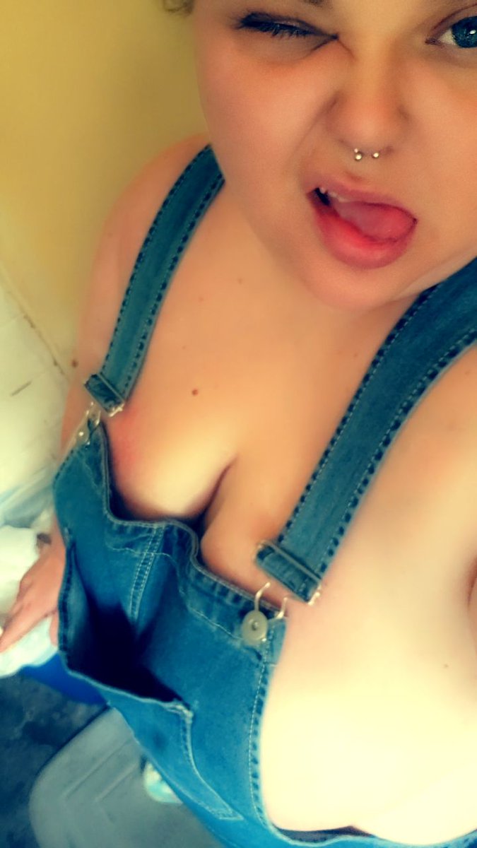 DustiMarie69's tweet photo. She thinks my tractors sexy 💦🚜 https://t.co/EDjN9ZhGlO