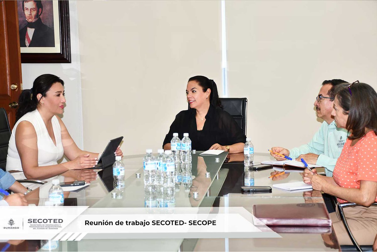 SECOTED's tweet photo. 🤝🏗️La titular de #SECOTED, Mtra. Isolda González Cisneros, sostuvo reunión de trabajo con la titular de @SecopeDurango, Arq. Ana Rosa Hernández Rentería, para dar seguimiento a temas estratégicos de obra pública.
✅ Coordinación y transparencia para fortalecer el desarrollo. https://t.co/3Xm6oibyi2