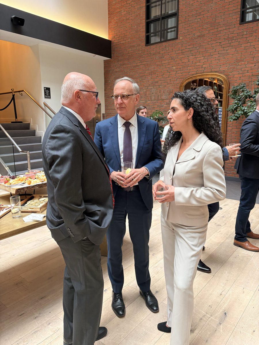 RachelBendayan's tweet photo. À la réception du Conseil des affaires canado-américaines ce soir https://t.co/hi1J3Sq4eF