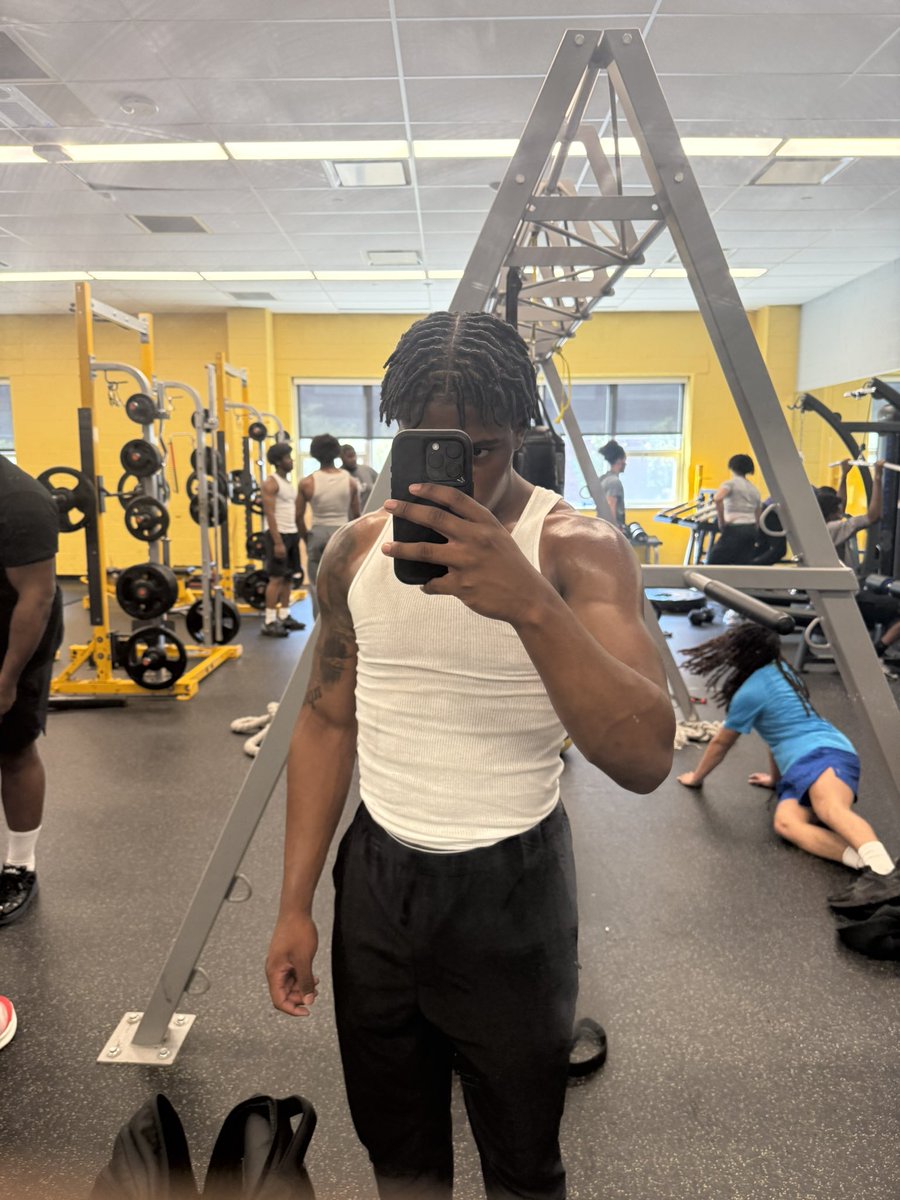 AhsZierperry's tweet photo. Statement Year incoming i’m going to show you i’m the best DB in the state! 5’11 185 and can guard anyone https://t.co/FTiznBzgre
