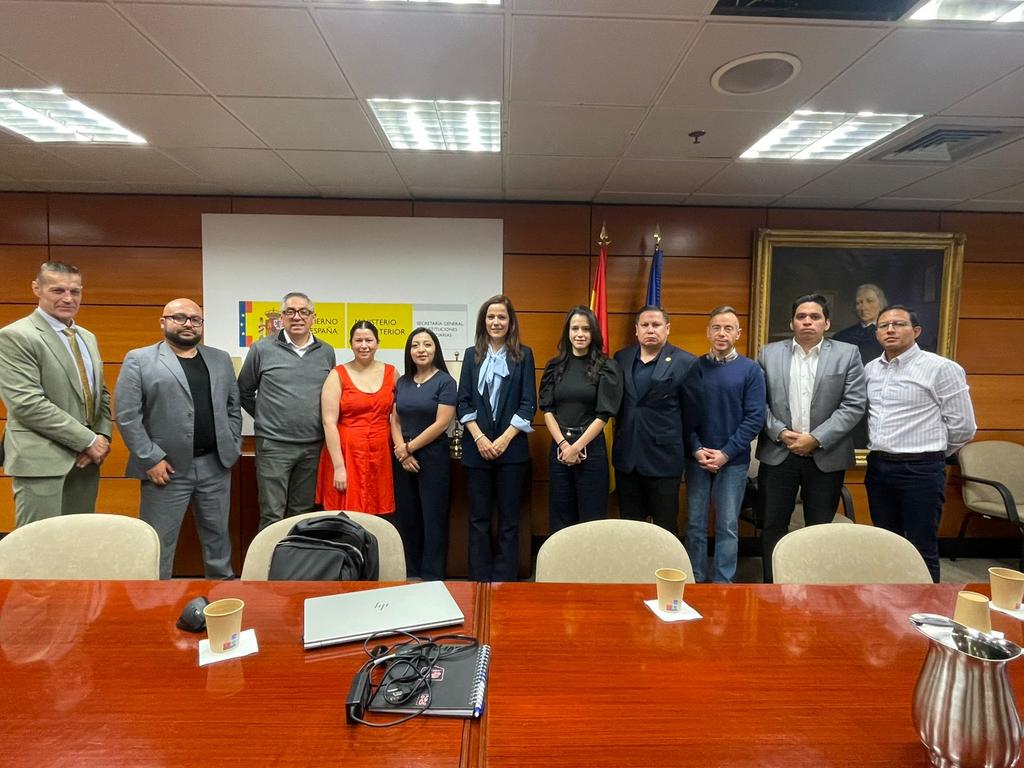 UEenEcuador's tweet photo. #EU4Security 📝🇪🇺🇪🇨🇪🇸 | A través del componente 2, Seguridad Penitenciaria, del programa #SERPAZ, cofinanciado por la #UniónEuropea 🇪🇺 e implementado por @fiap_es y @iila_org, la misión técnica en España concluyó con un diálogo estratégico junto a autoridades del @interiorgob para trazar nuevas oportunidades de cooperación para #Ecuador 🇪🇨.
Este intercambio permitió abordar modelos efectivos de régimen abierto, seguridad dinámica y procesos de reinserción, siempre desde un enfoque de fortalecimiento institucional y respeto irrestricto a los #DerechosHumanos 🔄✨.
La #UniónEuropea 🇪🇺 impulsa respuestas integrales y reafirma el inmenso valor del trabajo conjunto frente a los desafíos de seguridad. 💙