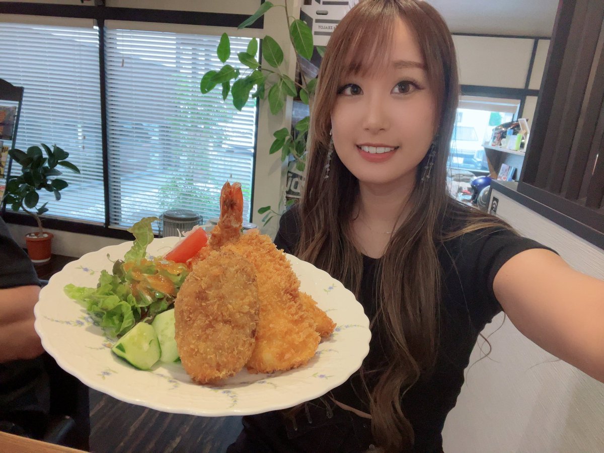 YURIy_point's tweet photo. おはようございます☀️

先日、久々ハックルランチしてきました😋✨
ミックスフライ、エビと白身とカニコロッケでボリューム満点🦐🐟🦀
衣サクサク軽くてめちゃくちゃ美味しかった😍
これはリピ確定！！！🫶 https://t.co/xjI7HnGqLS