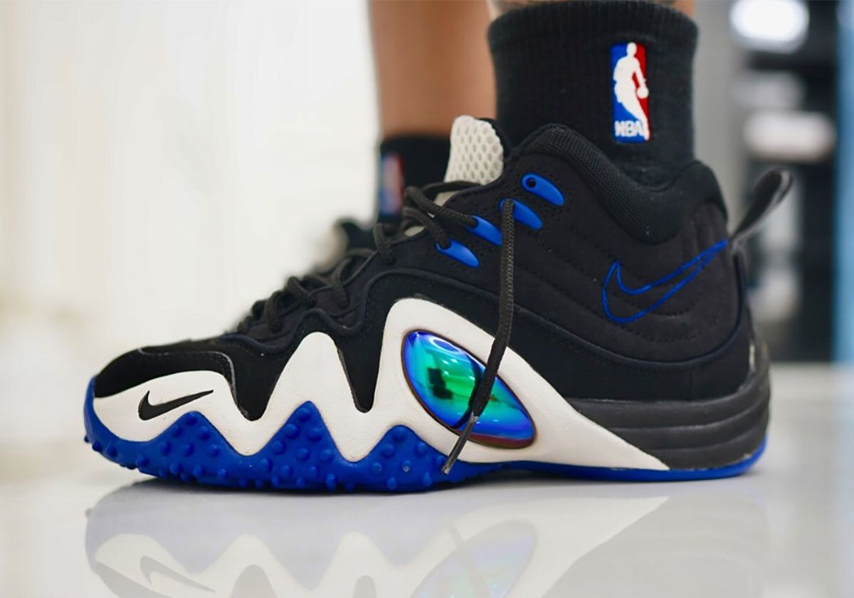 Sneaker News tweet media