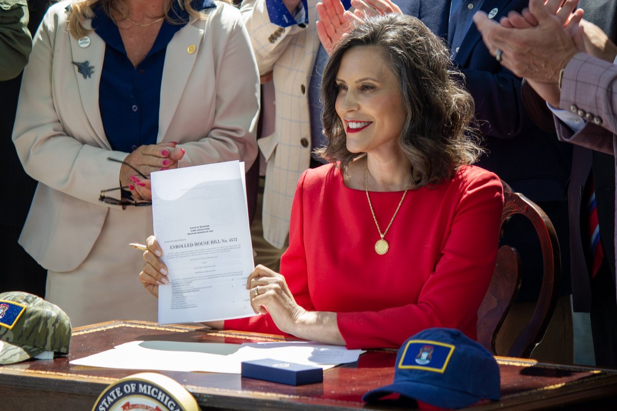 TheDailyRem's tweet photo. SNAPSHOT:@GovWhitmer signs the bill authorizing $152 million for Selfridge Air Base's runway project. https://t.co/5JXd1UBzJt