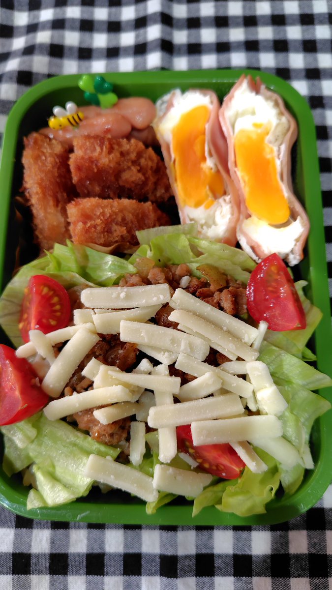 33ma_mi's tweet photo. おはようございます☀
5/28(木)お弁当🍱
🌼タコライス🧀🍅🥬
🌼ハムエッグ🥚
🌼ハムカツ
🌼ポークビッツ
#お弁当 #お弁当作り楽しもう部 
#お弁当日記 #お弁当記録 https://t.co/1fGojkMPXj