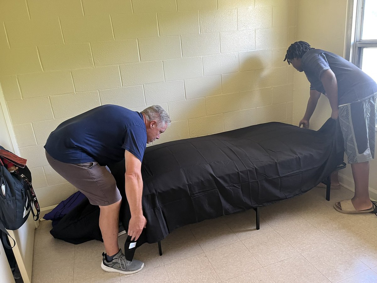 abed4me's tweet photo. The bed frame we provide is made of steel for lasting durability, supports up to 1,000 pounds, and removes the need for a box spring. It also folds in half for moving around the house or to a new location. Because of its convenience and reliability, it’s the only frame we use. https://t.co/UAtb3CS47Y