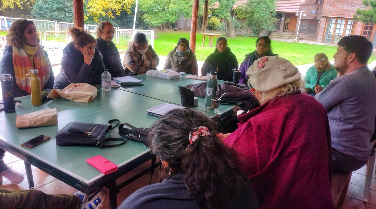 DiatMoreno's tweet photo. Reunión de equipo destinada a organizar, planificar y proyectar acciones en un espacio de intercambio y construcción colectiva, compartiendo ideas y fortaleciendo estrategias de acompañamiento comunitario consolidando el trabajo en red en conjunto con la @MorenoMunicip
@Sedronar https://t.co/jiy62cycpA
