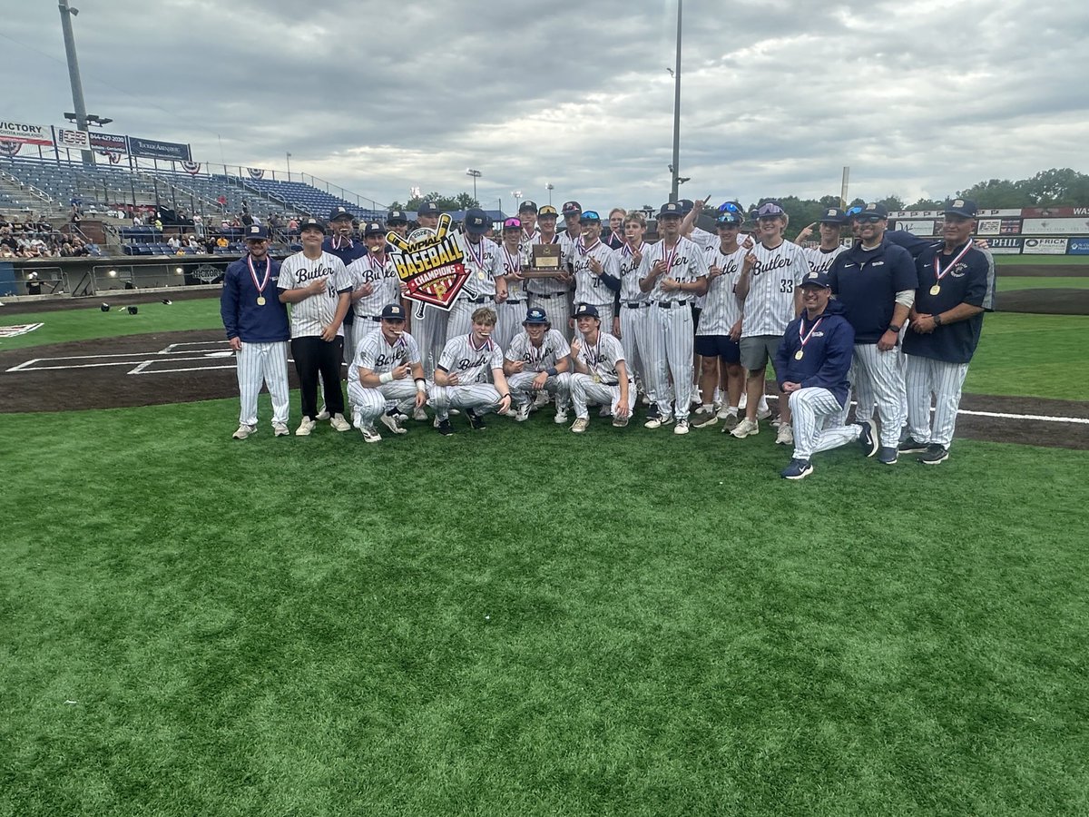 GTathletics1's tweet photo. Congrats to our varsity baseball team on winning the WPIAL championship🥇🥇 https://t.co/kCwittbihW