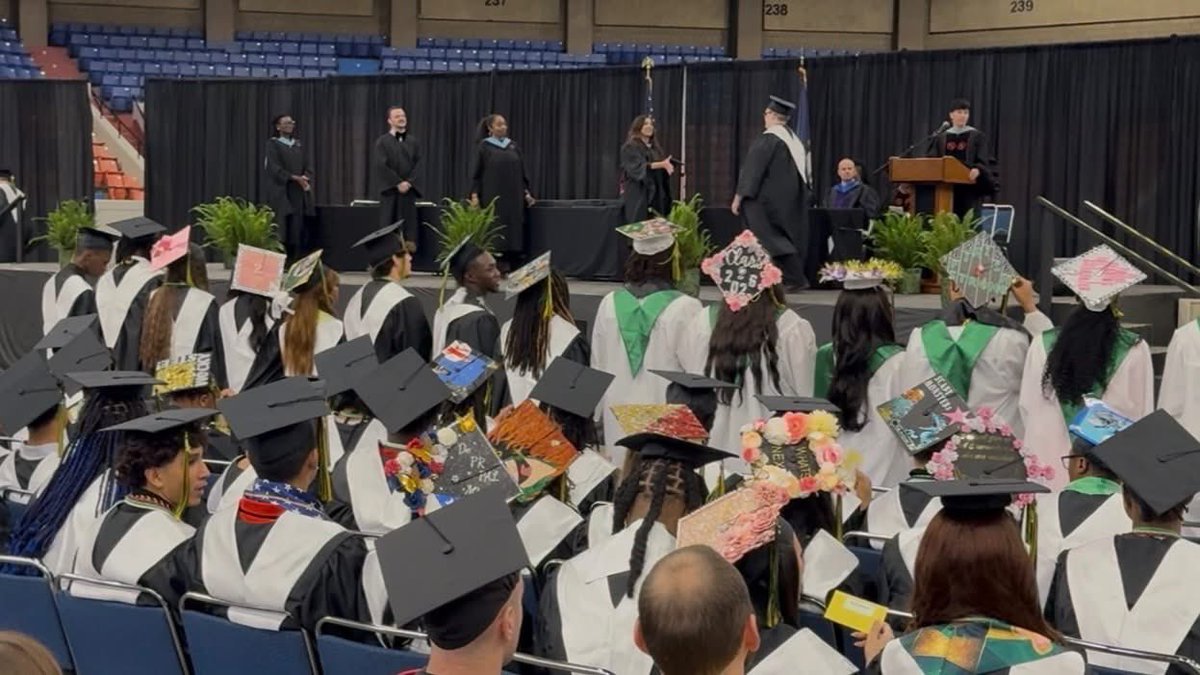 WesternTheSTEM's tweet photo. What an incredible graduation night for the Class of 2026! 🎓💚🖤

Best wishes to all of our seniors as you begin your next chapter. Remember: “Once a Warrior, Always a Warrior!” Western will always be cheering you on and here for you. 👏✨
#WarriorPride https://t.co/V2ntwXSZuQ