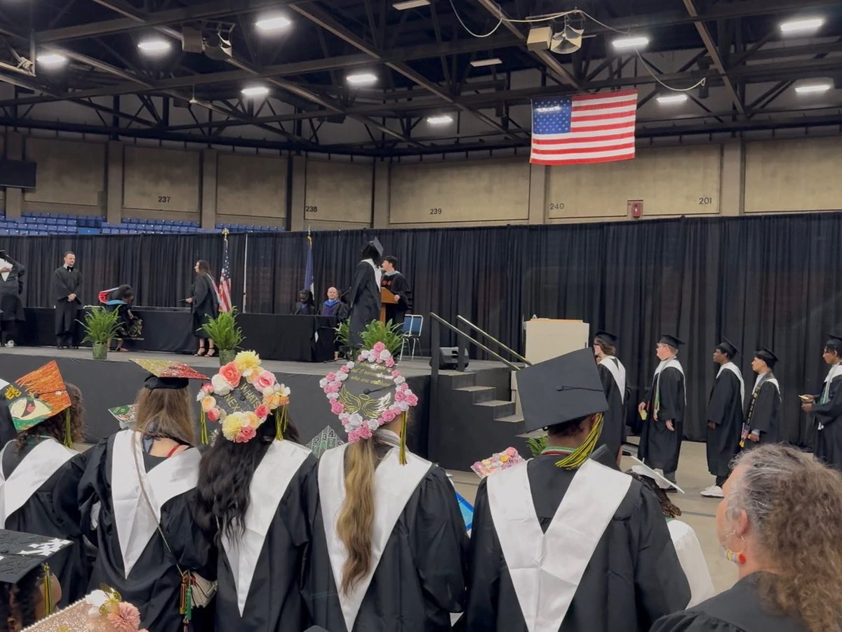 WesternTheSTEM's tweet photo. What an incredible graduation night for the Class of 2026! 🎓💚🖤

Best wishes to all of our seniors as you begin your next chapter. Remember: “Once a Warrior, Always a Warrior!” Western will always be cheering you on and here for you. 👏✨
#WarriorPride https://t.co/V2ntwXSZuQ