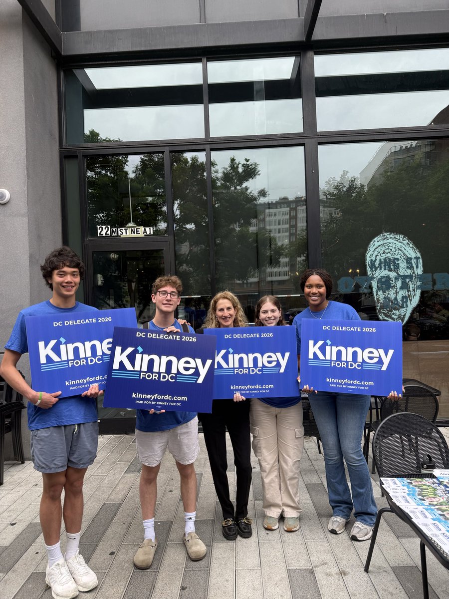 kinney4dc's tweet photo. Thank you so much for having me at the @DCYDs endorsement happy hour last night @JamalHoltz, Aliyah McNeely, @DCtotheMax_ , @devMmyers, Darius Baxter, Nicole Robinson, Tatiana Robinson, @Hgarrett4dc, and @JohnCapitolHILL. 

My team and I had a great time! https://t.co/Lxb1i3Y6ZH