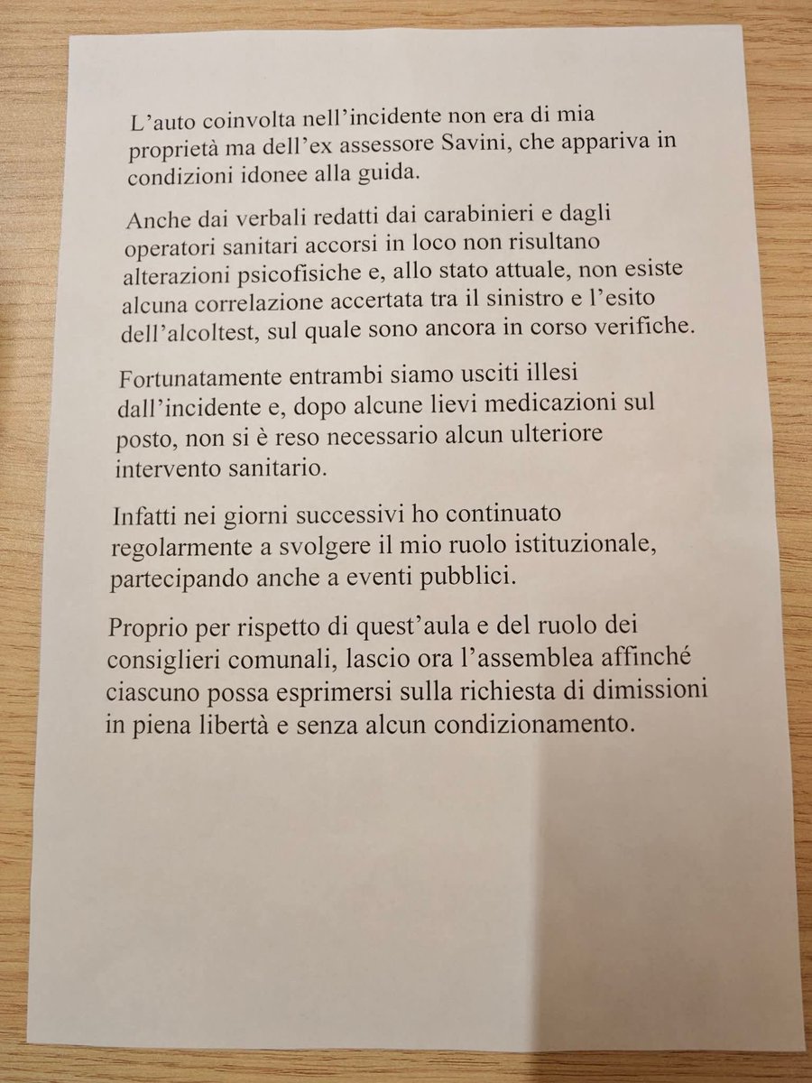 la_stabe's tweet photo. Questo è il riscontro del sindaco leghista #fabbri di #Ferrara coinvolto nell'incidente fortuitamente senza feriti causato dall'assessora #savini ubriaca fradicia. Non spiega ma attacca l'avv difensore di Federico #Aldro all'opposizione
Povera la mia #Ferrara https://t.co/vm2Fpo03Ml