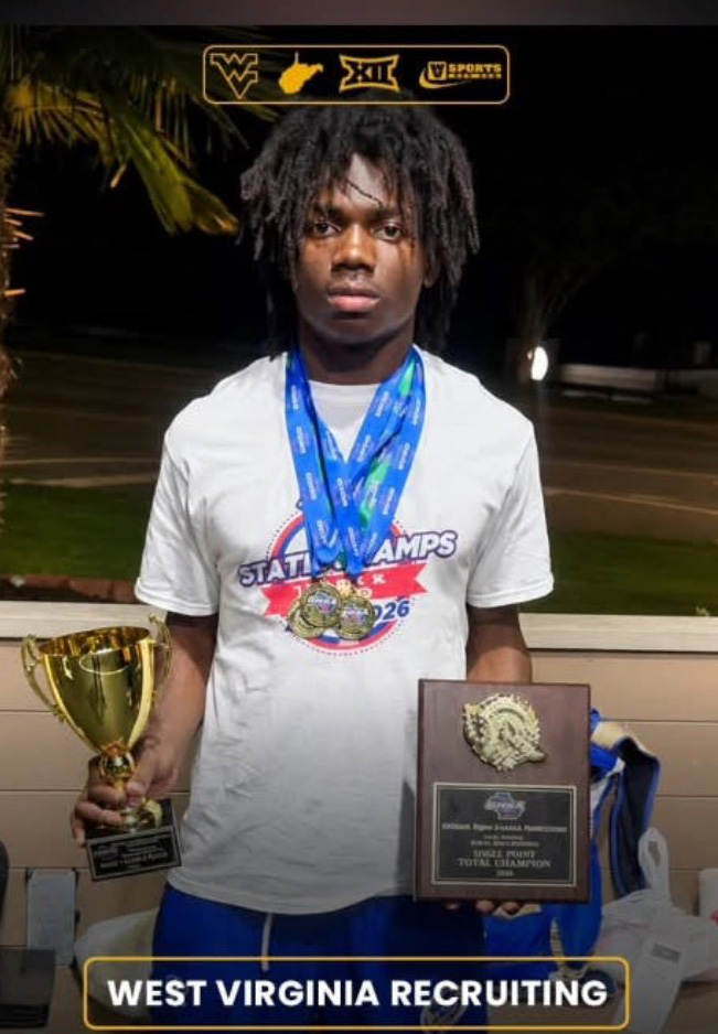 SavSportsReport's tweet photo. HISTORY MADE.
Tonight on the Savannah Sports Report, Bradwell Institute junior Jacobi Pasley joins DA Coach Karl after becoming the FIRST athlete in GHSA history to sweep the 100, 200, and 400-meter state titles in the same meet. @CoachsSavannah  @BIAthletic 
#912Sports https://t.co/2thc5SvKg1