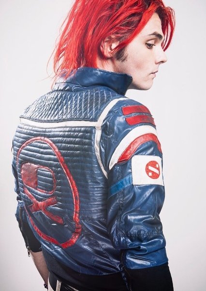 whatsabrinasays's tweet photo. thinking about gerard's subconscious use of red and blue https://t.co/ZbryEb0yAo