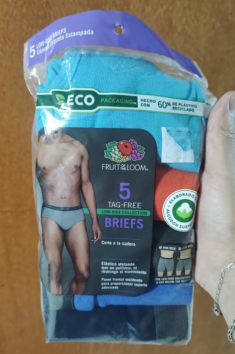 RodRiWhitE19's tweet photo. De todas las cosas que no necesito comprar, fui y compré calzones 🤷🏼 y algo me dice que son de los que se aflojan y se terminan saliendo los huevos. 
Cuando compruebe mi teoría les mando una foto. https://t.co/u0PnQiTtKj