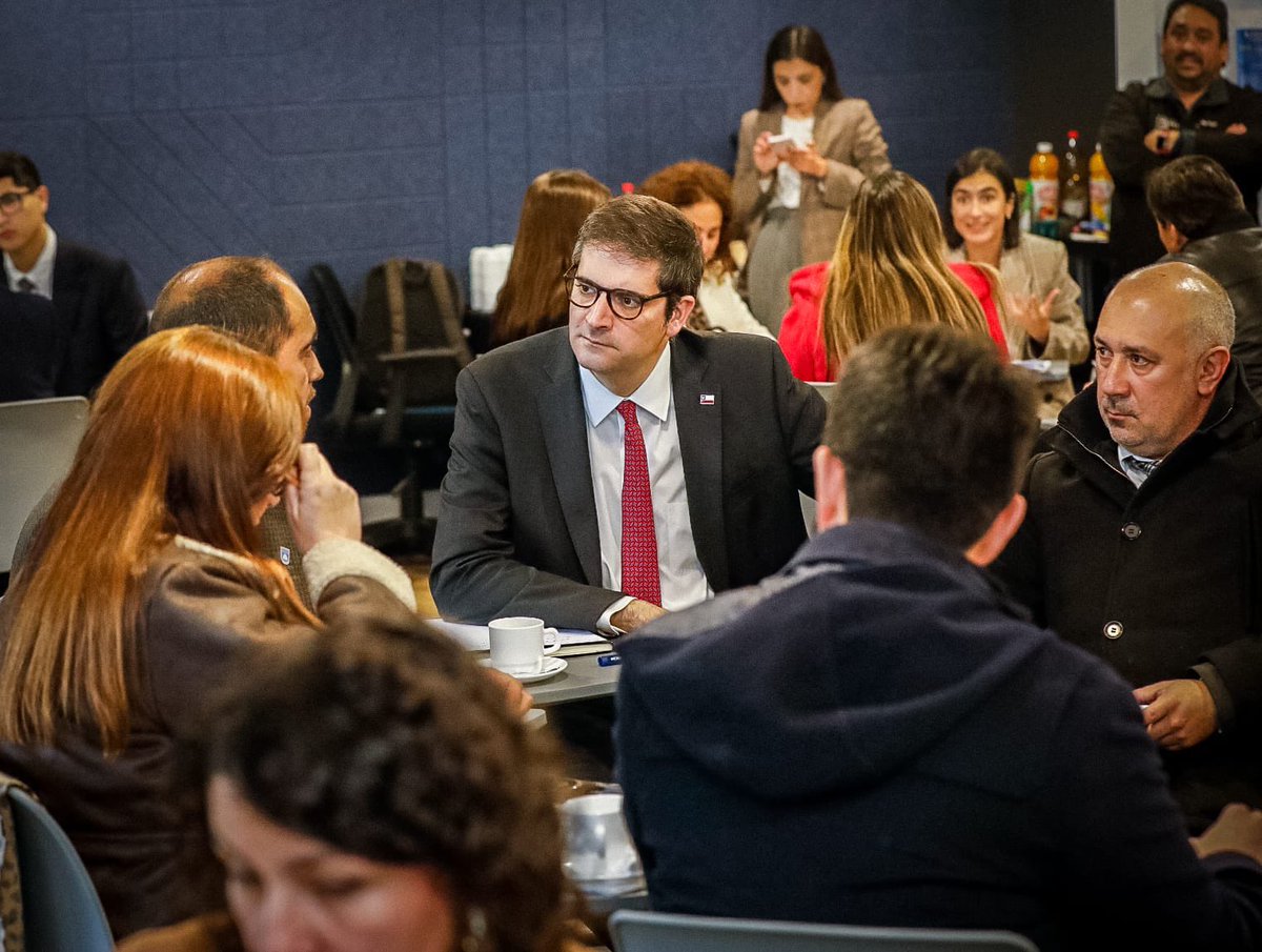subeduc's tweet photo. El subsecretario de Educación, Daniel Rodríguez, sostuvo una jornada de trabajo con directores de colegios y con el equipo directivo del Colegio Marina de Chile, dependiente del SLEP Andalién Sur. Una gran instancia para atender sus inquietudes y los desafíos que enfrentan. https://t.co/ZcnnpVwtGM