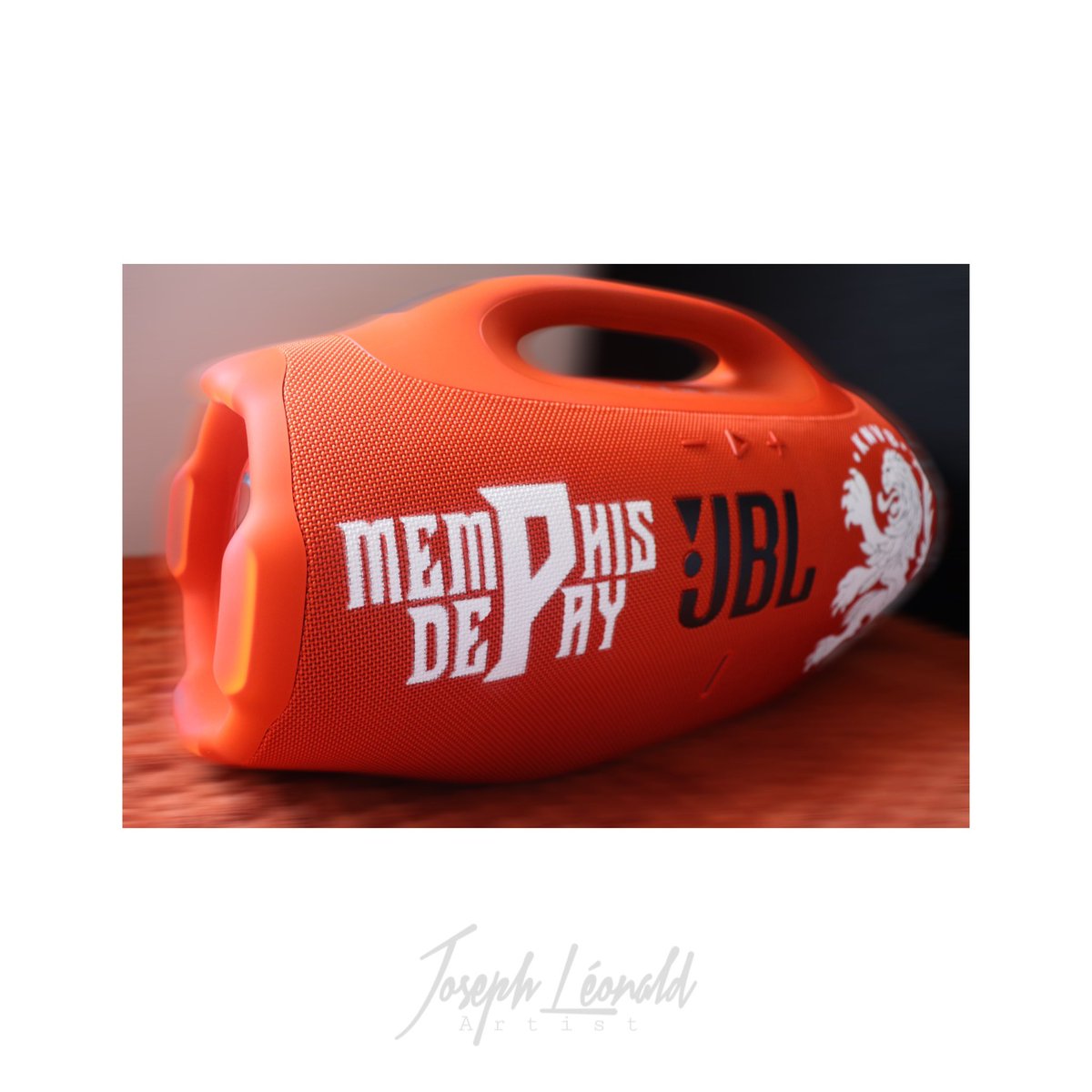 Josephleonald's tweet photo. Em colaboração com a Intershop Paraguay, importadora oficial da JBL, realizei essa personalização exclusiva para Memphis Depay. Uma peça única entre futebol, atitude e expressão artística, assinada por Léonald Joseph. 🔊⚽️✨

#MemphisDepay #leonaldjoseph https://t.co/Tspod9yVoq