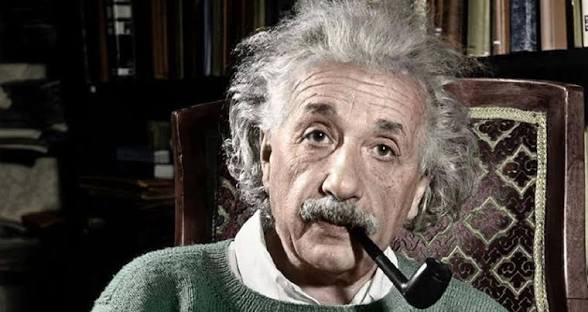futkum's tweet photo. Alman fizikçi Albert Einstein, evimizdeki lambalardan yayılan ışığın metal objelere temas etmesi ile onlardan elektron "koparma" mekanizmasını keşfetmesi ile Nobel Ödülü kazandı. 

Bakalım daha neler göreceğiz 😮 https://t.co/ougJPiGSl8