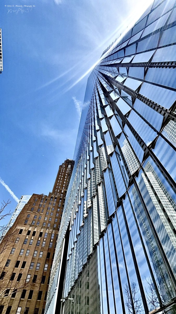 Vision_I_See's tweet photo. Gazing up at sky high tourism.
#skyscraper #architecture #onewtc https://t.co/nAjk3uIocb