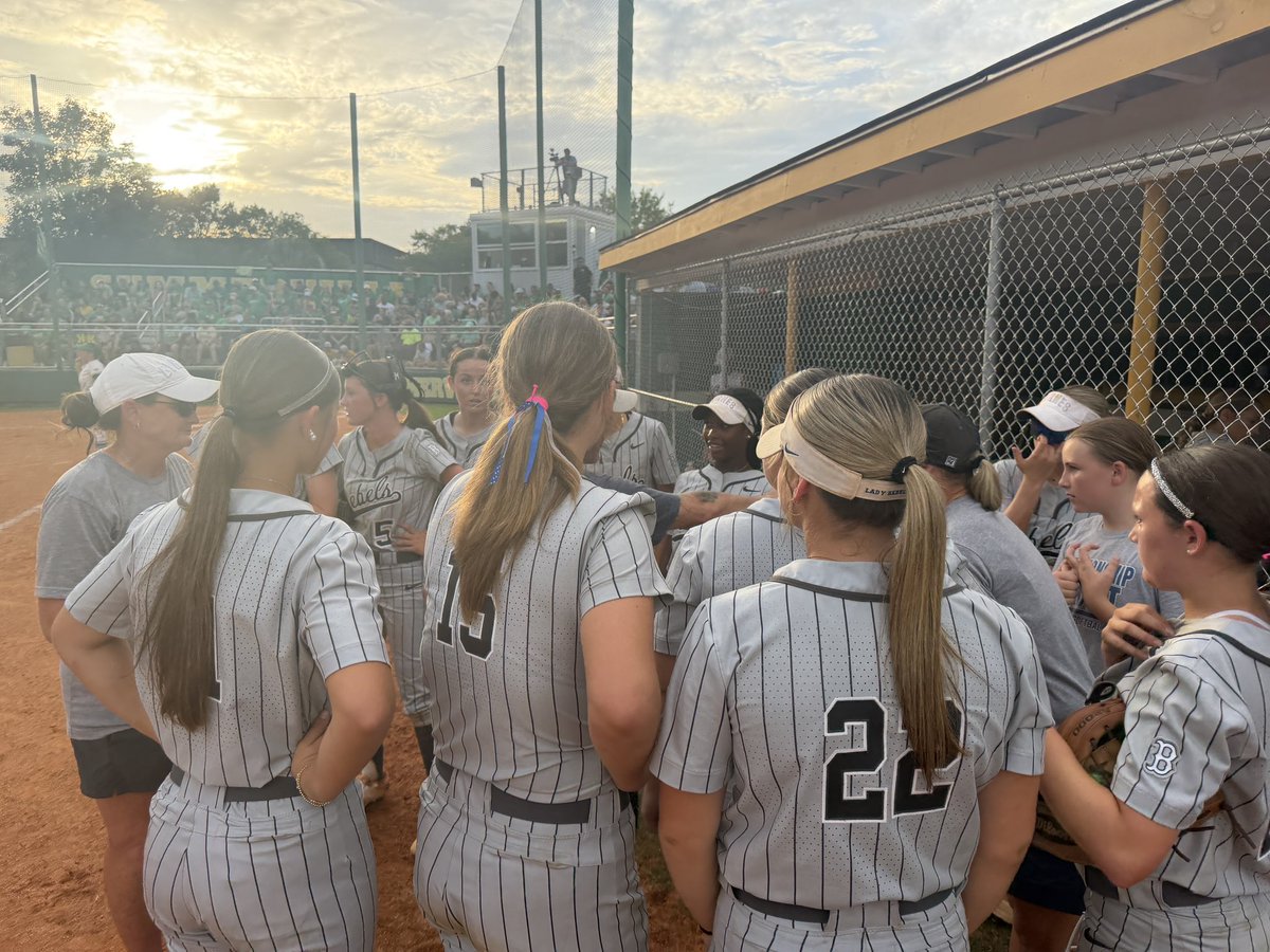 SpartanburgD5's tweet photo. To the 4th inning we go! 🥎 @Byrnes_Softball tied with @SummervilleSB 3-3 💪🏻 #YellR https://t.co/r2cwQNaBb7