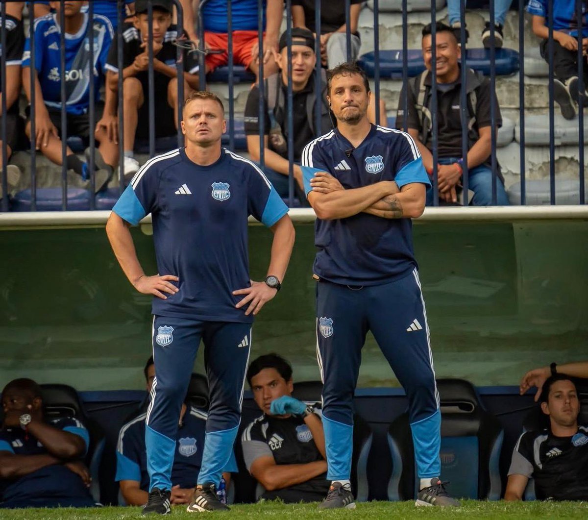 waldor1996's tweet photo. @CSEmelec Ya no traigan a otro técnico... Nasuti debe quedarse hasta fin de año, busquen traer unos 3 buenos jugadores y con eso luchen en Liga Pro. https://t.co/augJKlQ86f
