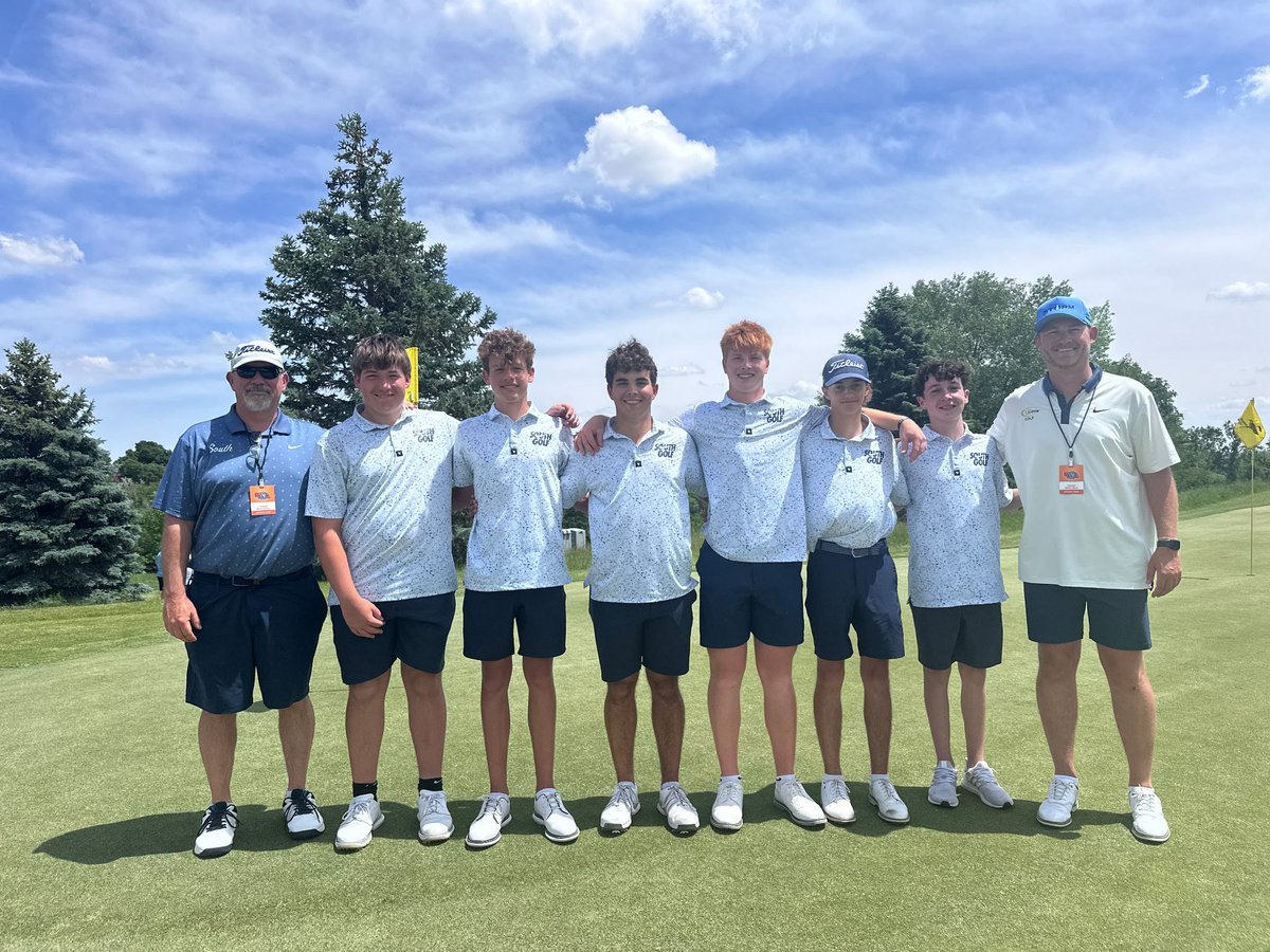 ESHSboysgolf's tweet photo. WHAT A DAY! The Storm fire a scorching 287 to set a NEW school record for a team on 18 holes. Kenny TIES the best individual round at state for any Elkhorn South golfer. We sit one shot back from Lincoln East and have THREE golfers in the top ten. Bring on day 2! #JobNotFinished https://t.co/DoacK1dgMu