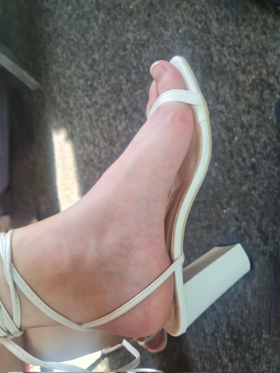 Candice19c's tweet photo. Add my snap Aleshia2026sell
#buyingcontent #feetworshi̇p #findomgodess #findompaypigs #sellingcontent #buyingcontent #paypig #feetcontent #sellingcontent UPFRONT REAL BUYERS ONLY ! https://t.co/vx8noFD0Qu