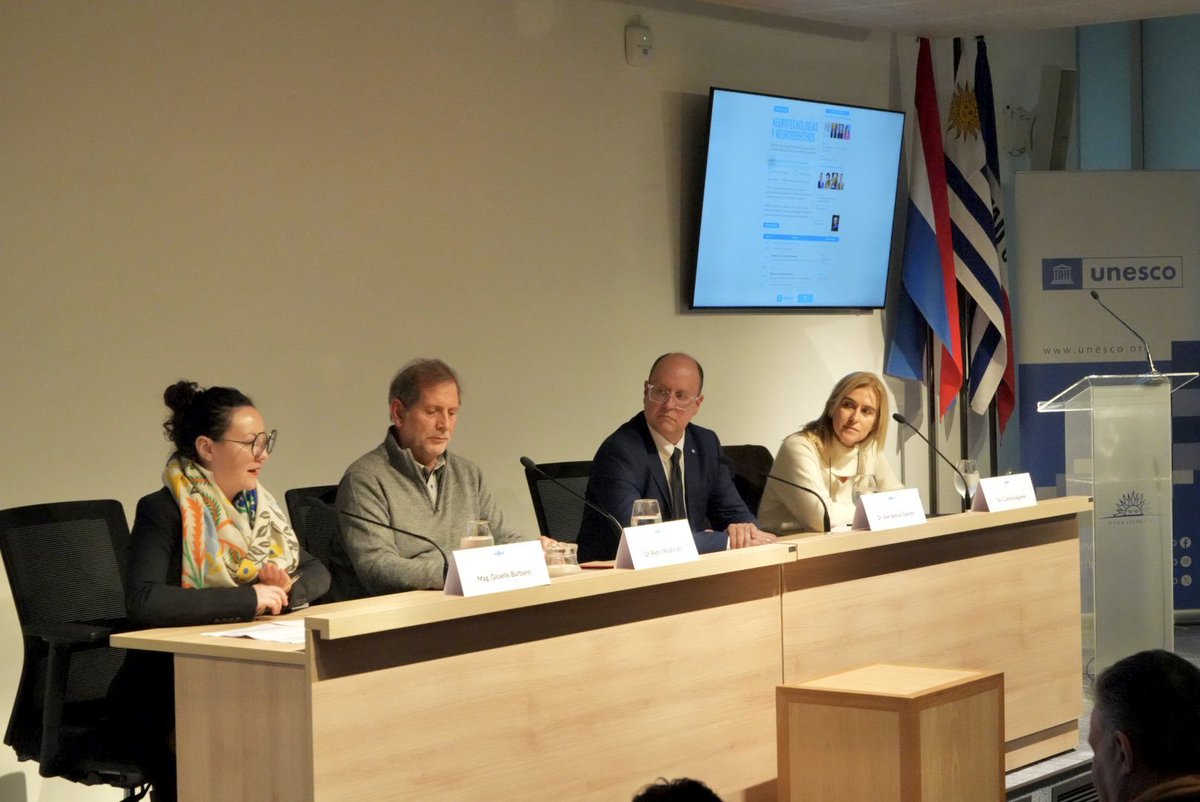UNESCOmvdo's tweet photo. Desde UNESCO impulsamos espacios de diálogo sobre los desafíos éticos que plantean las tecnologías emergentes y su impacto en los derechos humanos.

Junto a la Presidencia de la Cámara de Representantes desarrollamos el Foro “Neurotecnologías y Neuroderechos”, una instancia de intercambio interdisciplinario para reflexionar sobre libertad, privacidad, identidad y gobernanza democrática en la era del cerebro conectado.

Agradecemos a especialistas, expositores y moderadores por sus aportes desde la ciencia, la bioética, las políticas públicas y el derecho, contribuyendo a una conversación cada vez más necesaria para nuestras sociedades.

🎥 Revive la transmisión completa aquí: https://t.co/WMI0ShKapp