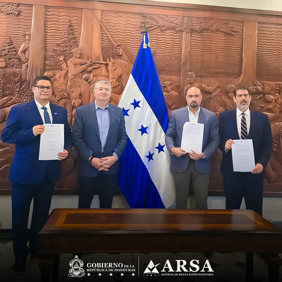 drleosan's tweet photo. La firma de esta carta de entendimiento con @senasahn y @AduanasHonduras es el punto de partida hacia el desarrollo que el país merece. Las bases se van sentando a medida que avanzamos. ¡@ARSA_HN presente! Honduras, vamos a estar bien. https://t.co/Y6way6m844