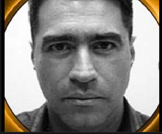 YOYOPRESS's tweet photo. ⚠️ | CARLOS ERIK MALPICA FLORES: SAQUEABA PDVSA CON SU TÍA CILIA. BAJO DELCY, SIGUE INTOCABLE.

11.000 MILLONES DE DÓLARES.

Eso es lo que empresas fantasma controladas por Malpica Flores exportaron en petróleo venezolano entre 2021 y 2022 SIN PAGAR UN SOLO DÓLAR A PDVSA. La mitad de todos los ingresos petroleros del país. Robados.

¿Quién es? Sobrino de Cilia Flores. Tesorero de la Nación de 2013 a 2016. Vicepresidente de Finanzas de PDVSA. El hombre que manejaba la caja fuerte del régimen.

Primo de los narcosobrinos Efraín Campo Flores y Francisco Flores de Freitas, condenados por intentar meter 800 kilos de cocaína a EEUU.

Sancionado por EEUU en diciembre de 2025 junto a TODA su familia: madre, padre, hermana, esposa e hija. El Departamento del Tesoro lo calificó como pieza central de la "estructura de narco-corrupción" del régimen.

¿Y hoy? Según The New York Times, Malpica se libró de la "limpieza" de Delcy Rodríguez. Sus redes SIGUEN OPERANDO dentro de PDVSA.

Mientras Venezuela no tiene medicinas, no tiene luz, no tiene comida, este hombre y su familia se robaron la mitad del petróleo.

Que no quede impune.