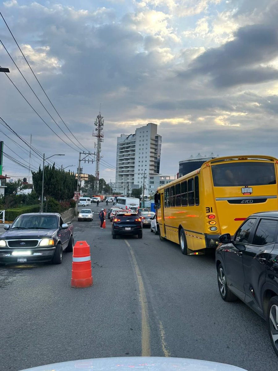 NDP_Noticias's tweet photo. 🚦 ¡Nueva medida en Huixquilucan!
La alcaldesa @RominaCDV activó el carril reversible en la carretera Río Hondo–Huixquilucan para agilizar traslados hacia Interlomas y Naucalpan en horas pico. 🕒🚗
Conoce más ⬇️
🔗https://t.co/L4bFd3iRYN 🌐
#CarrilReversible #Movilidad https://t.co/yz6XXS728u