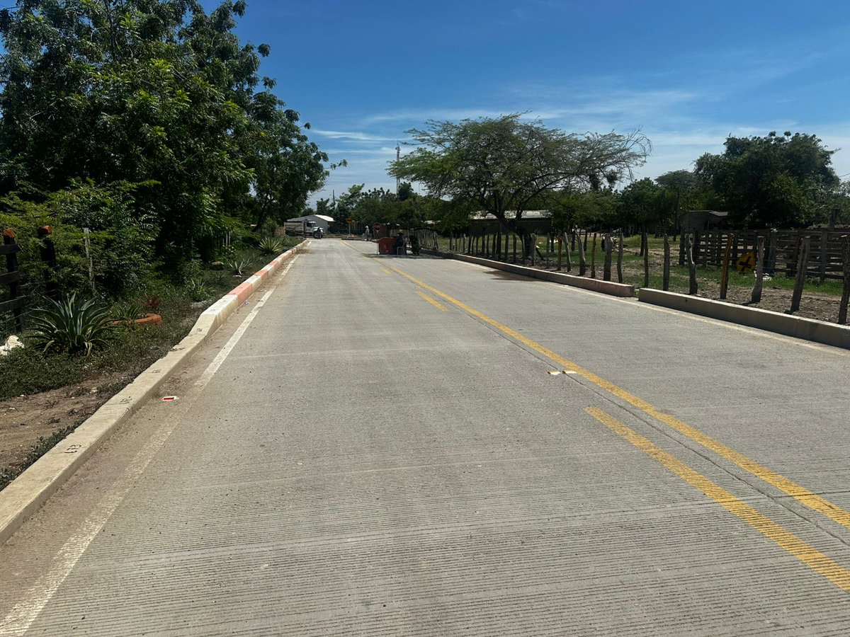 maferojas's tweet photo. El compromiso del gobierno del presidente @petrogustavo es claro: llevar inversión y conectividad a las regiones que históricamente quedaron al margen.

Hoy, entregamos en Salamina, Magdalena, una obra por $52 mil millones que reduce el aislamiento, mejora la movilidad y beneficia a más de 84 mil personas.

La vía que conecta a Salamina hace parte de una apuesta mayor: con una inversión adicional de 210 mil millones ACTUALMENTE se está ampliando el corredor entre El Piñón y Guáimaro que conectará a las comunidades, impulsará la economía local y abrirá nuevas oportunidades para la región.
@InviasOficial @MinTransporteCo @JuanG_Jimenez 
@infopresidencia
