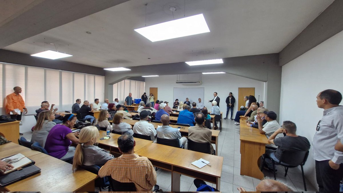 PieroMaroun's tweet photo. Hoy acompañamos a la directiva de Caracas, en reunión conjunta con los representantes de las distintas parroquias de la capital. Organización y trabajo para lograr la democracia y libertad. https://t.co/dCdF41phhf