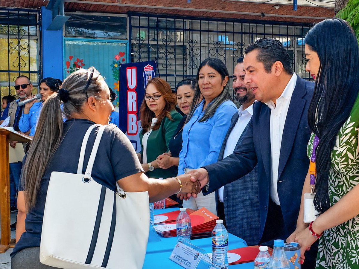 INEEJAD_OFICIAL's tweet photo. Reafirmamos nuestro compromiso de seguir impulsando acciones que transformen vidas a través de la educación.

¡Felicidades a cada estudiante por este importante logro! 🎓👏 https://t.co/Gfkvf3TDVV