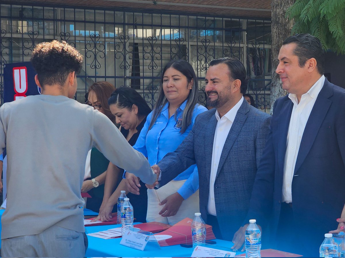 INEEJAD_OFICIAL's tweet photo. Reafirmamos nuestro compromiso de seguir impulsando acciones que transformen vidas a través de la educación.

¡Felicidades a cada estudiante por este importante logro! 🎓👏 https://t.co/Gfkvf3TDVV