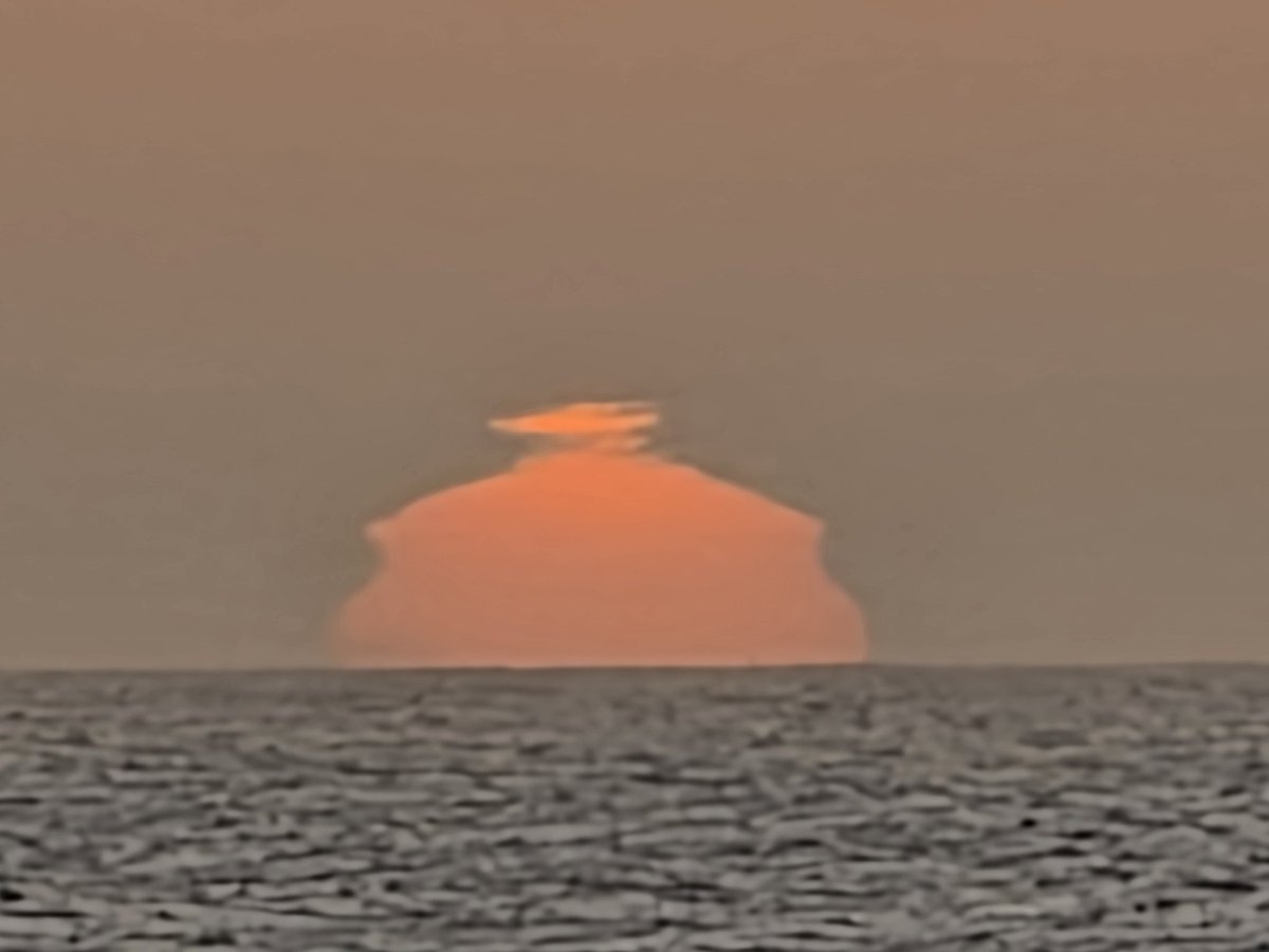 funbagtastic's tweet photo. Sunset Margate 27th May 2026 https://t.co/3AYpVPg4bx