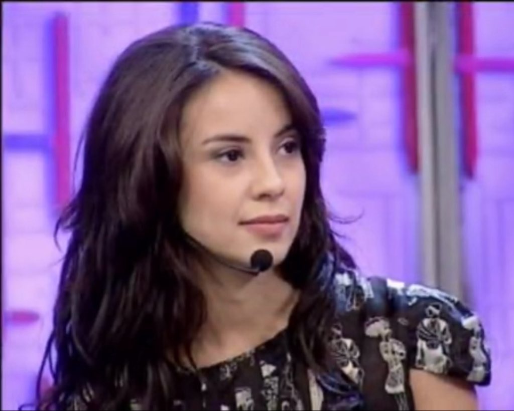 gagaintou's tweet photo. a andreia com a mesma carinha desde 2011, o tempo não passou pra essa mulher ! https://t.co/niaI7ucrr0