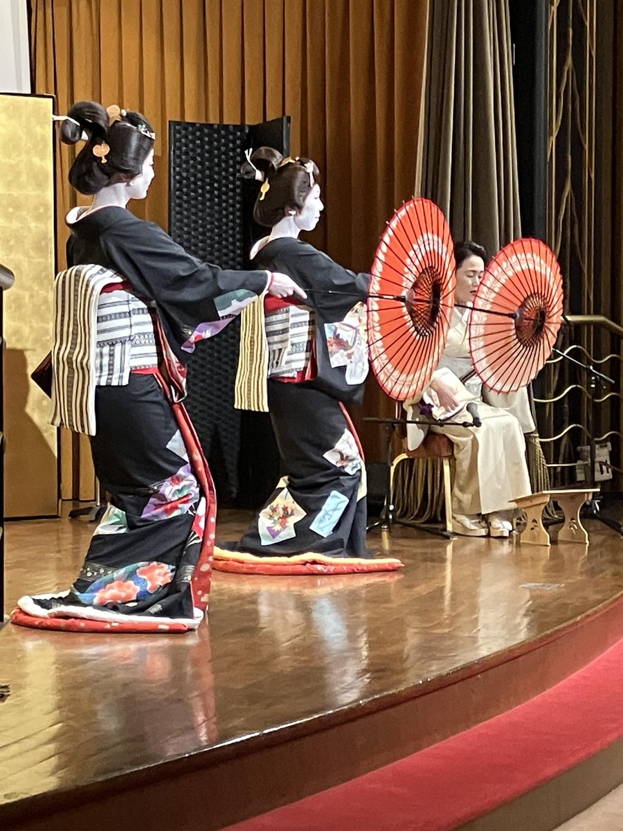 JpGU's tweet photo. 昨日の懇親会では恒例？の「じゃんけん」大会やりました！勝ったみなさん、おめでとうございます。各セッションもいつにもまして参加者が多く盛り上がっている様子。さて本日、プレナリートーク最終日です．ピアノコンサートプレゼンテーションもあります。お楽しみに！（大会運営委員長）
#JpGU https://t.co/b1H9d1WeKs