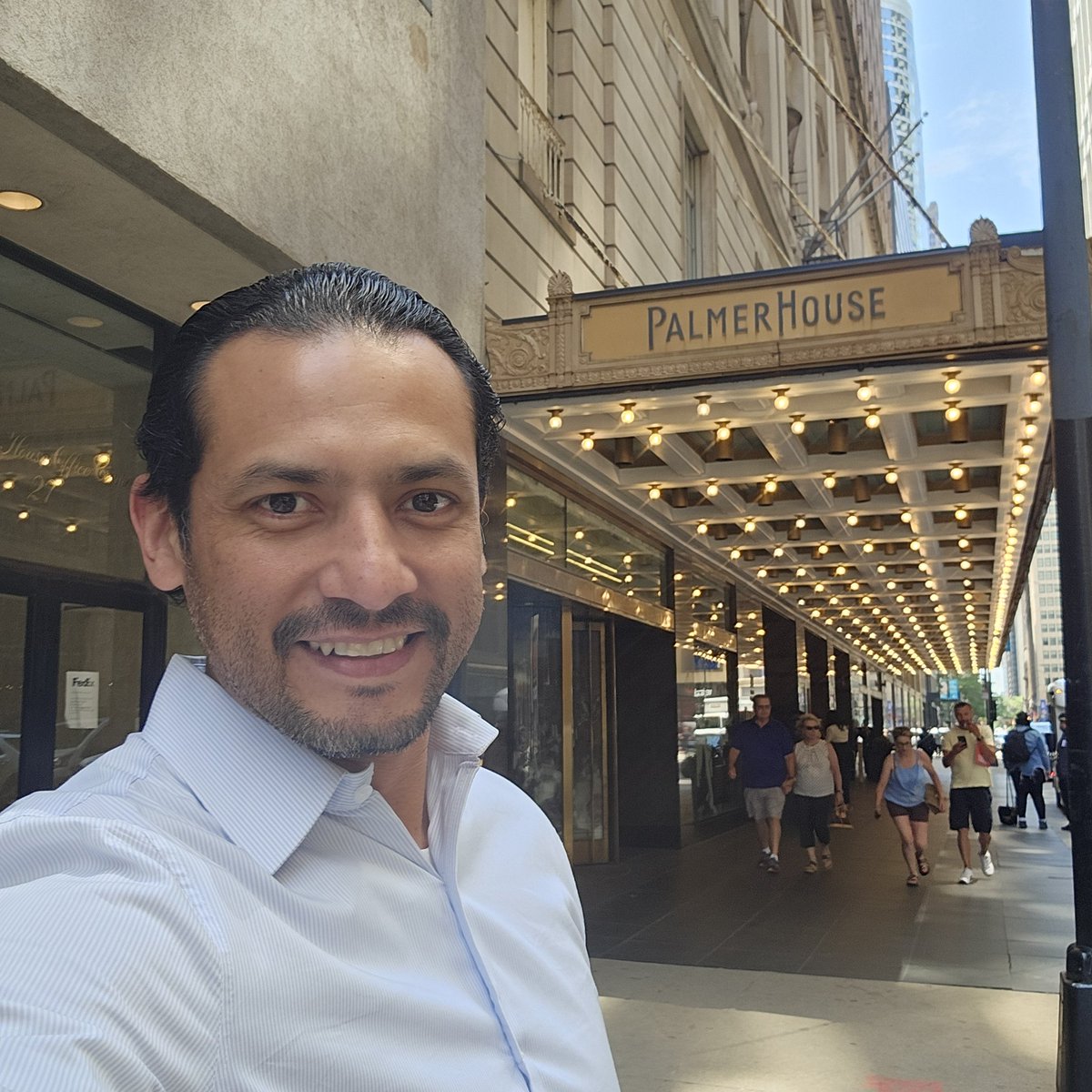 ChiCityPathways's tweet photo. Thank you to @cookcountygov for hosting a job fair event at the @PalmerHouse in #Chicago!! I was able to connect with @FPDCC, @CookCountySBS and @CookSheriffIL! https://t.co/rSCxDVgxyT