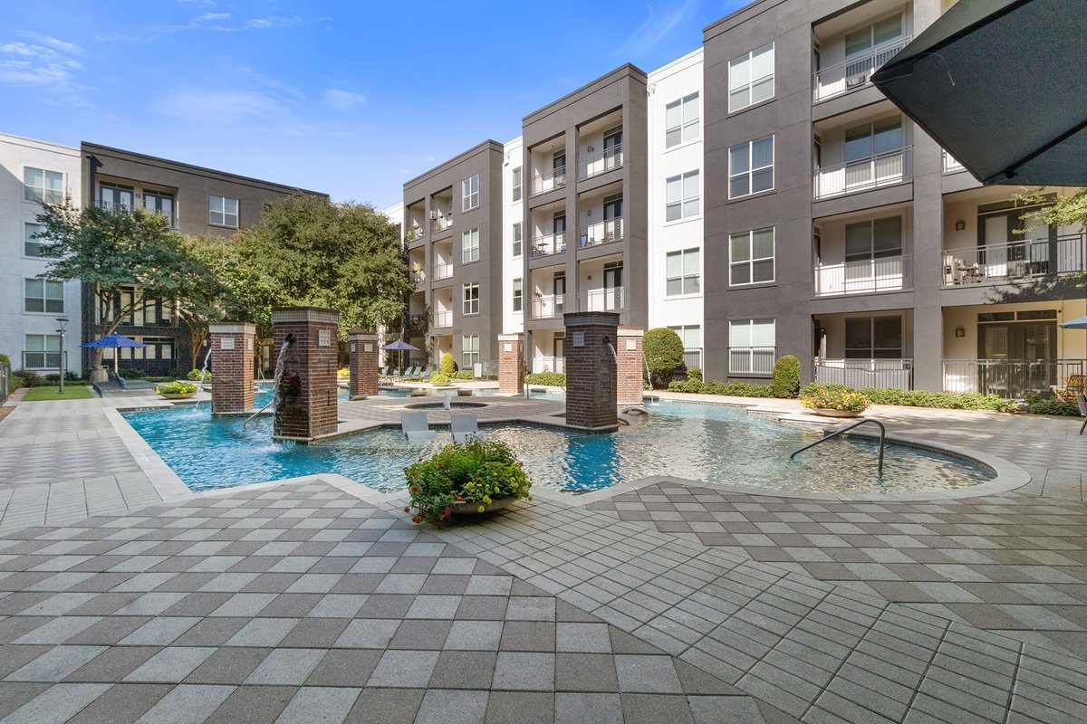 IconAtRoss's tweet photo. 🌊 The pool at ICON at Ross Apartments is open year-round and the perfect place to celebrate the unofficial kickoff of summer!  #iconatross #SPGCommunity #PoolSeason #LuxuryLiving🔗https://t.co/2WlvN83B1P https://t.co/lE6WErAC5D