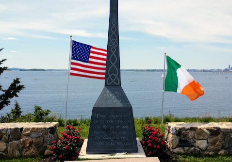 TheBostonIrish's tweet photo. On Saturday, May 25, 2019, an Irish Famine Memorial was unveiled on Deer Island in Boston Harbor, where 800+ Irish immigrants were buried between 1847-1850.  After escaping hunger, disease + trauma, the refugees crossed the ocean and were confined to the quarantine station there, where they never made it to shore. 
https://t.co/jrDVrK3WE1
#meetboston @MWRA_update @YourIslandPark @BostonHarborNow @34islandsboston @CardinalSean @MartyJWalsh @IPCBoston @SalDiDomenico