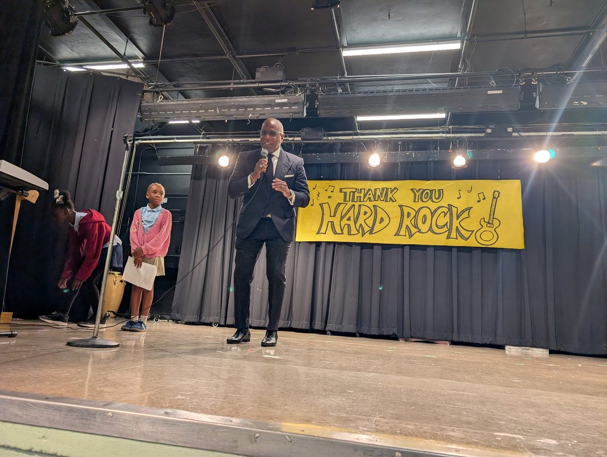 GreynoldsSharks's tweet photo. GPES receives the gift of music from Hard Rock today.  It was a good day to be a Shark.  Thank you Hard Rock, Commissioner Jean, Dr. Gallon and Mr. Maycock for helping us make beautiful music together #MDCPSCYourBestChoice 

@docstevegallon @NorthMiamiBeach https://t.co/pTdqUzbCdJ