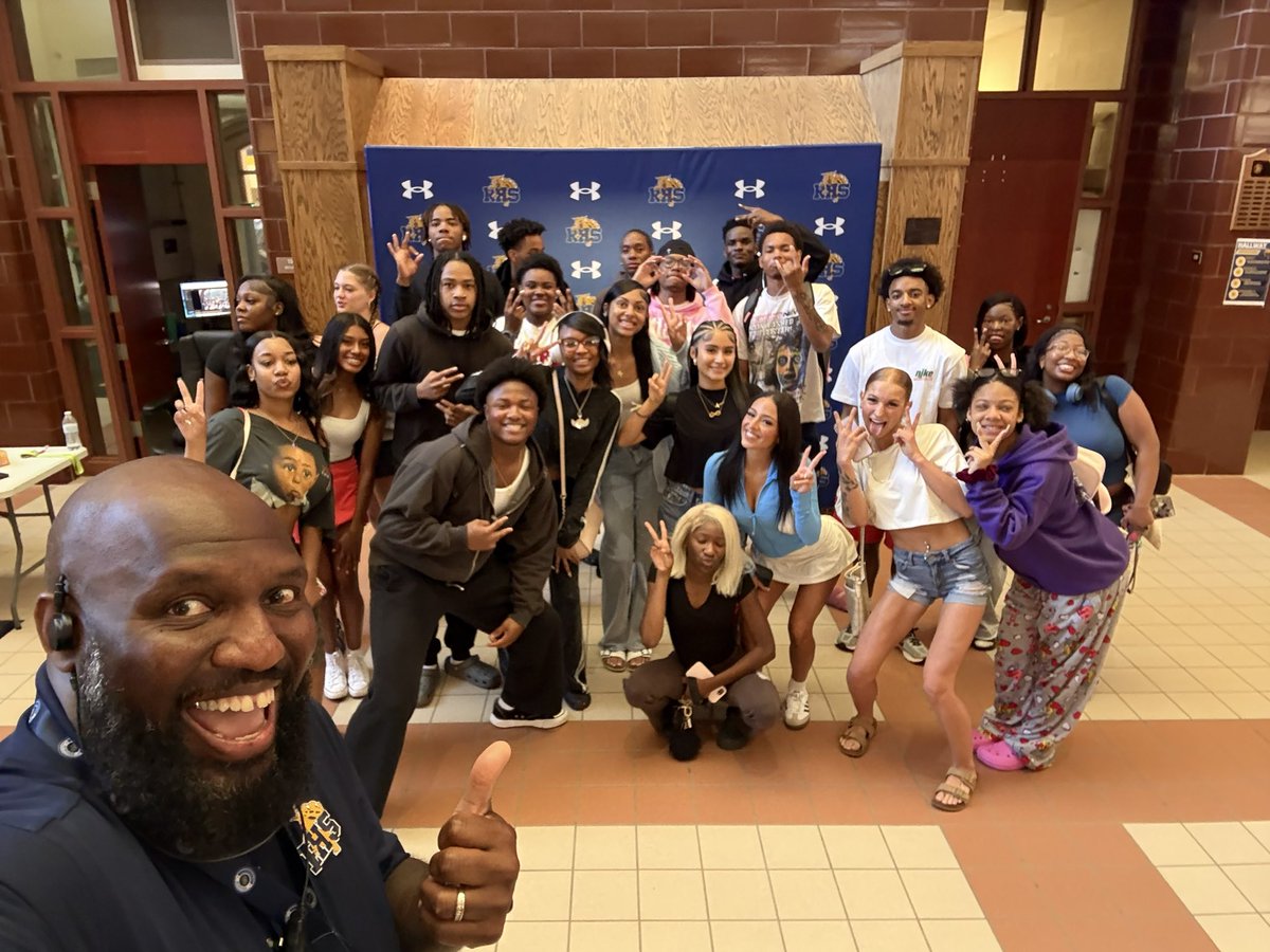 SBRileyhigh's tweet photo. @SBRileyhigh &amp; @SBJohnAdamsHigh Senior Swap! Our students did a phenomenal job representing each building and showing what Wildcat and Eagle pride is all about! Proud of the collaboration, leadership, and energy from the Class of 2026! #Classof26 #GoWildcats https://t.co/i9p59l0UXX